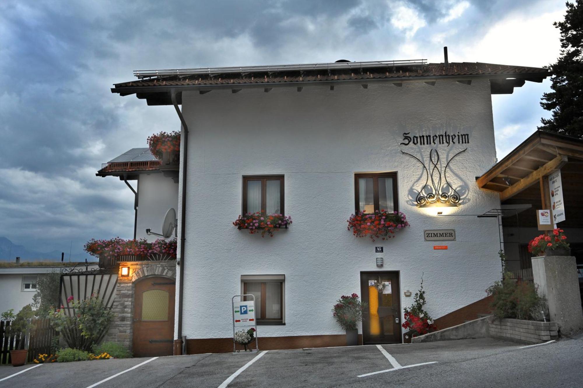 Gaestehaus Sonnenheim Thaur Bagian luar foto