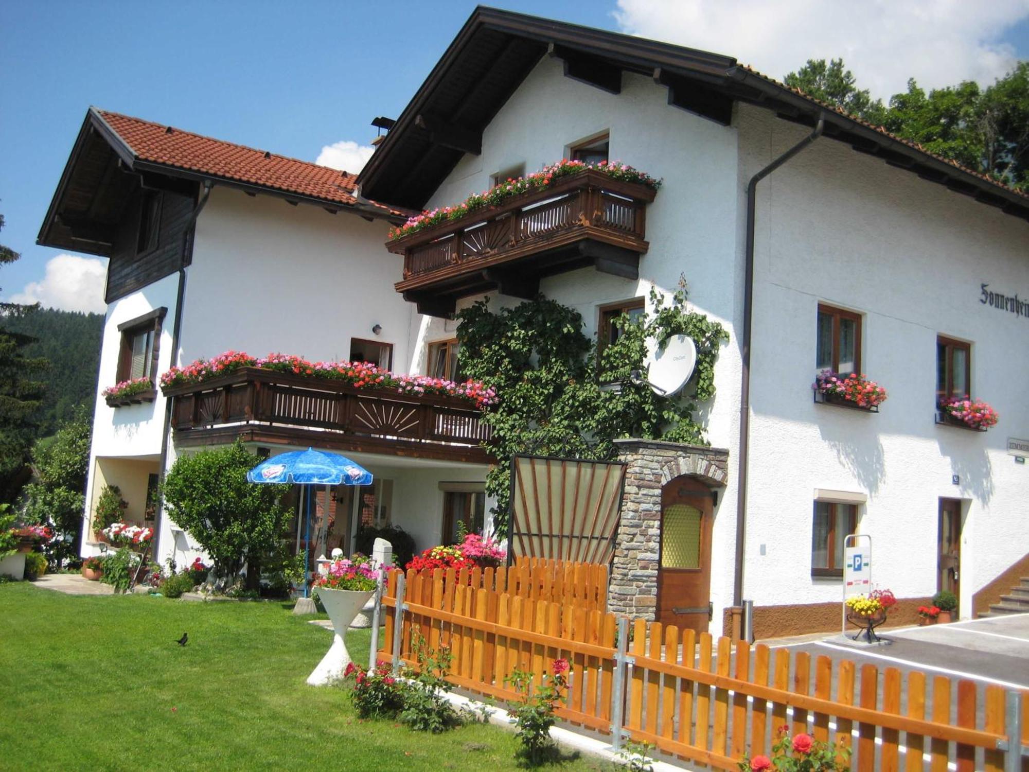 Gaestehaus Sonnenheim Thaur Bagian luar foto
